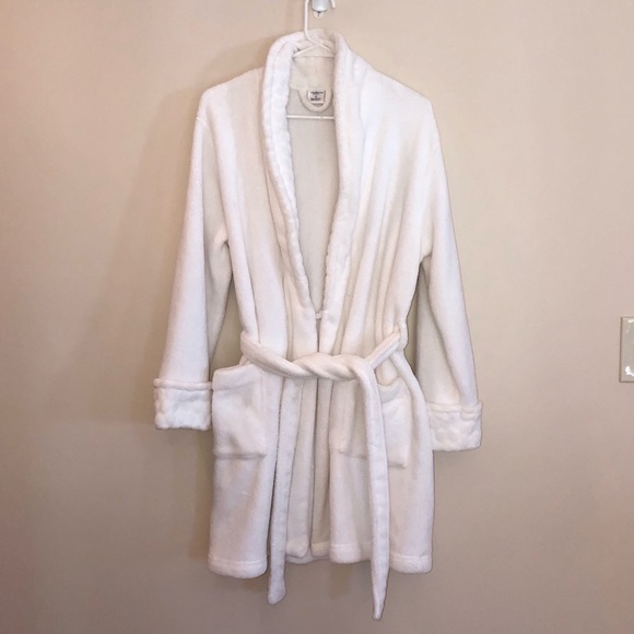 Croft & Barrow Intimates White Soft Plush Robe - Picture 5 of 11